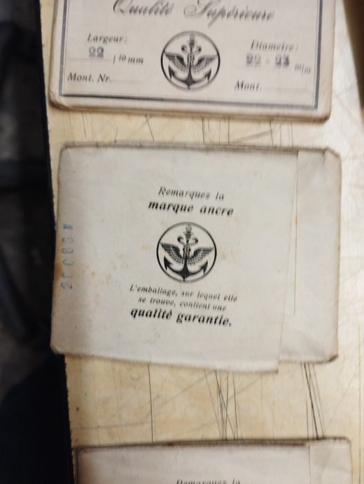 Продавам стари пружини за часовници! Доста стари но запазени..