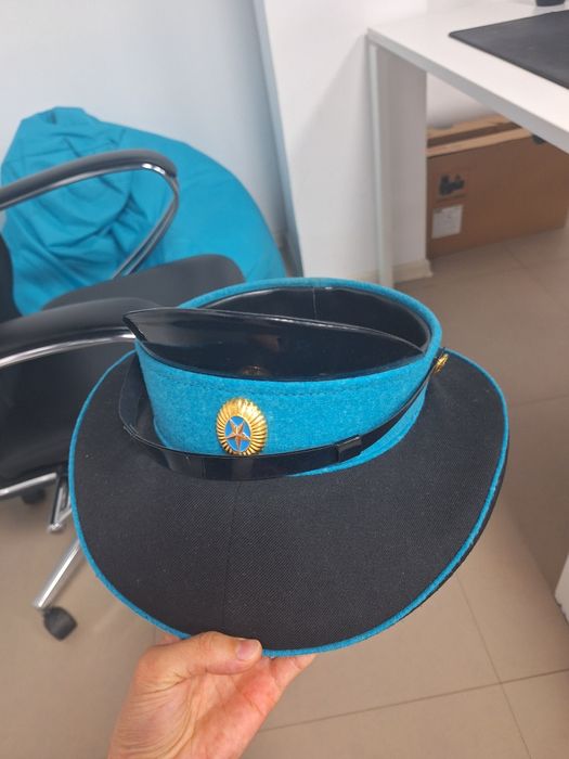 Фуражка военная и ремень