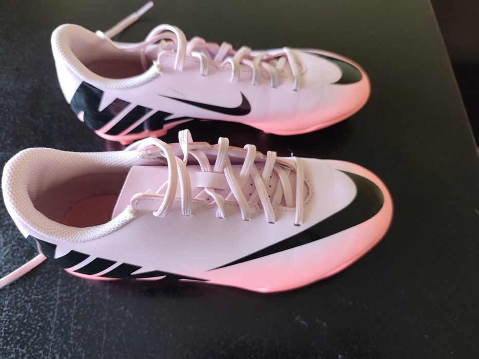 Детски бутонки NIKE