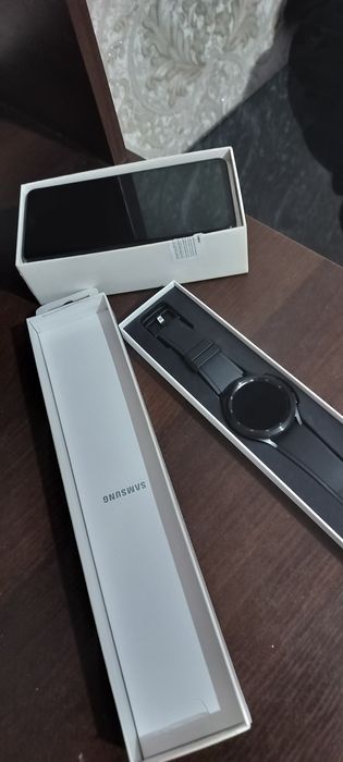 Продам смартфон galaxy a51 и часы galaxy watch 4 series
