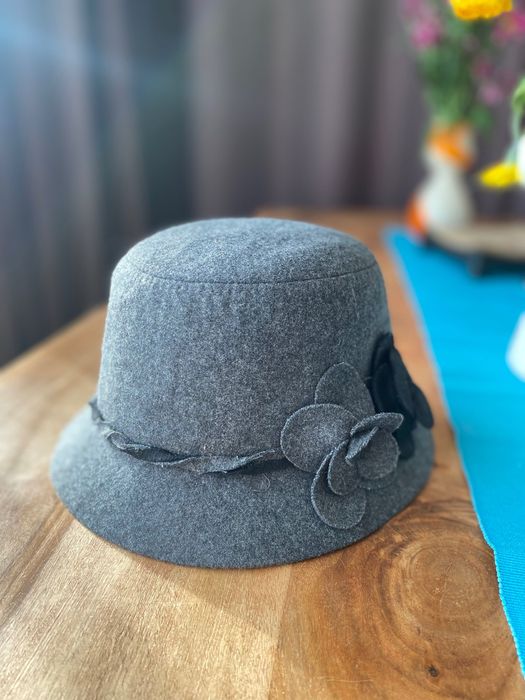 Дамска шапка, филц, обиколка 56 см