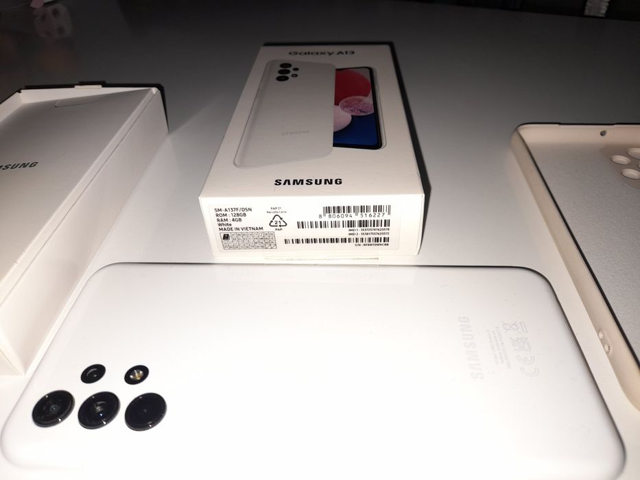 Samsung galaxy A13 128GB ROM 4GB RAM НОВ В КУТИЯ с подарък кейс!