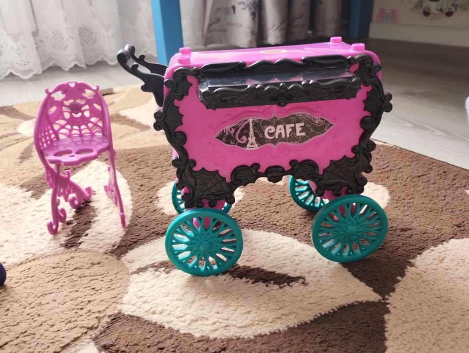 Monster high cafe