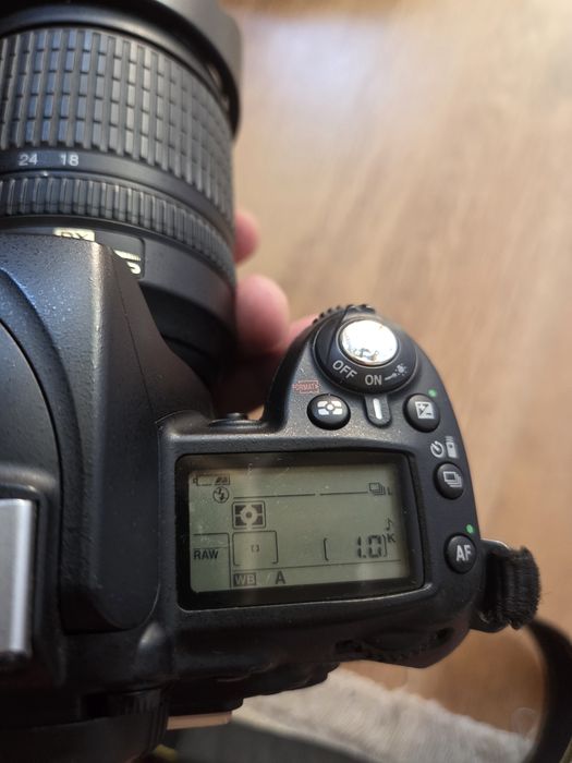 Nikon D90  ( cu tot ce se vede in foto )