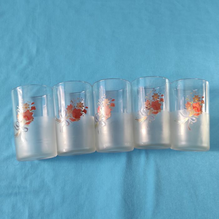 Бокалы. Стаканы.