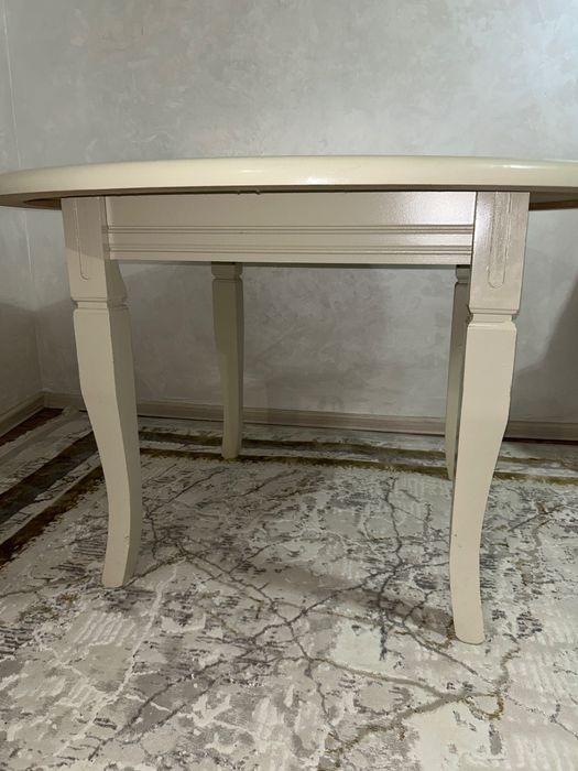 Кухонный круглый стол, красивое