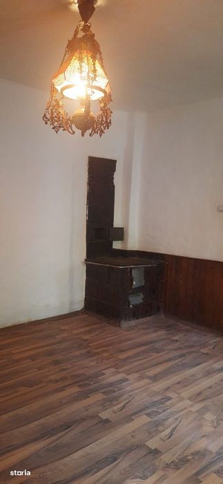 Casă cu 2 camere și curte, gata de utilizare