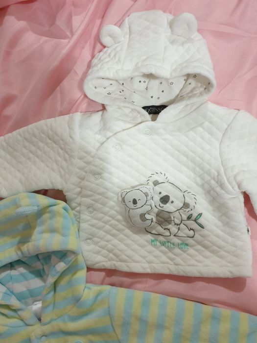 3 Hanorace cu gluga  bebe marimea 50-56