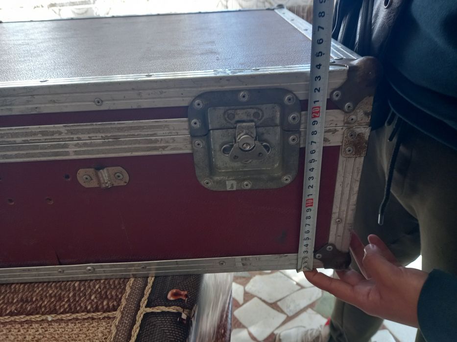 Продавам куфар кейс