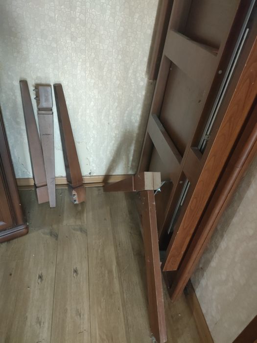 Стол раздвижной для гостинной