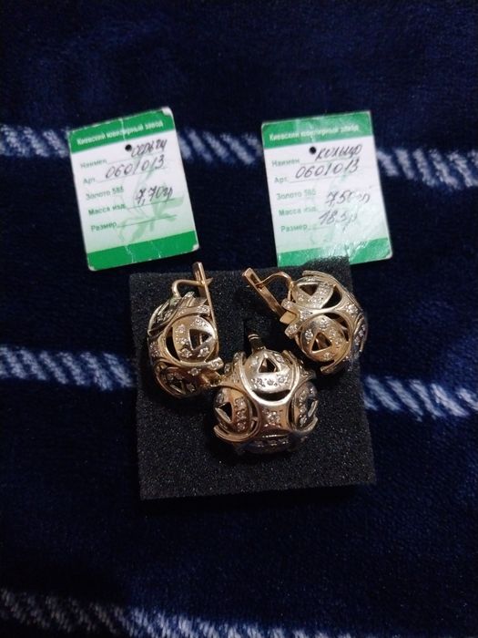 Золото с бриллянтовой вставкой