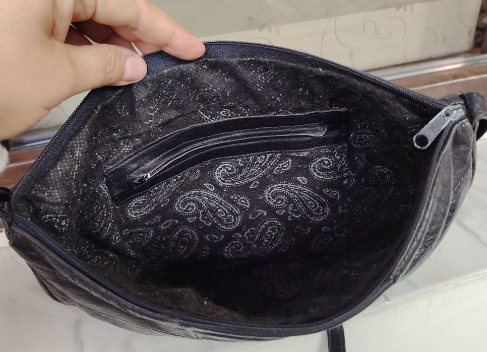 Geanta neagra de piele naturală