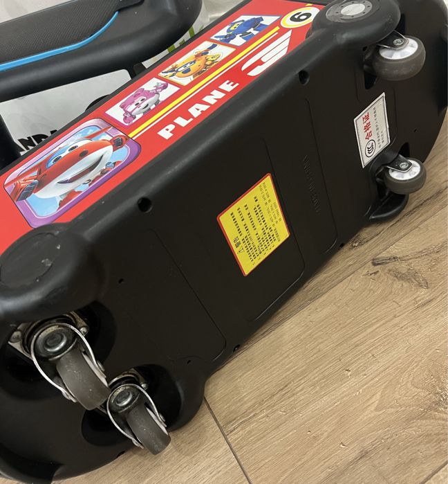 Продам детскую машинку