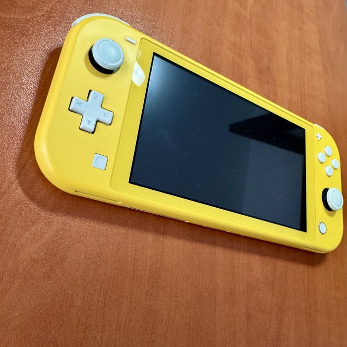 Nintendo Switch Lite Yellow | Отлично състояние