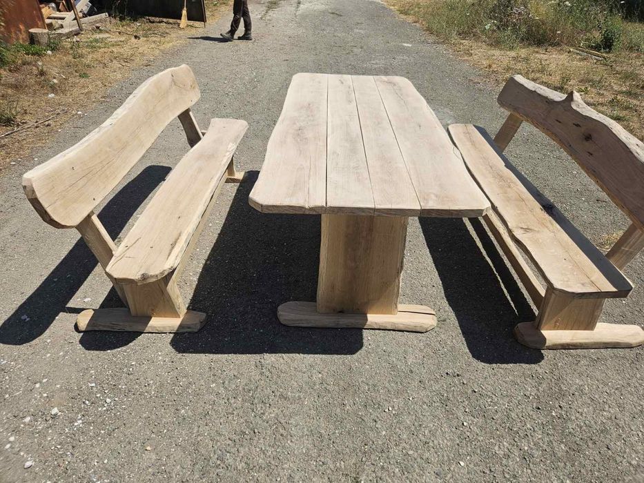 Маса с пейки дървени