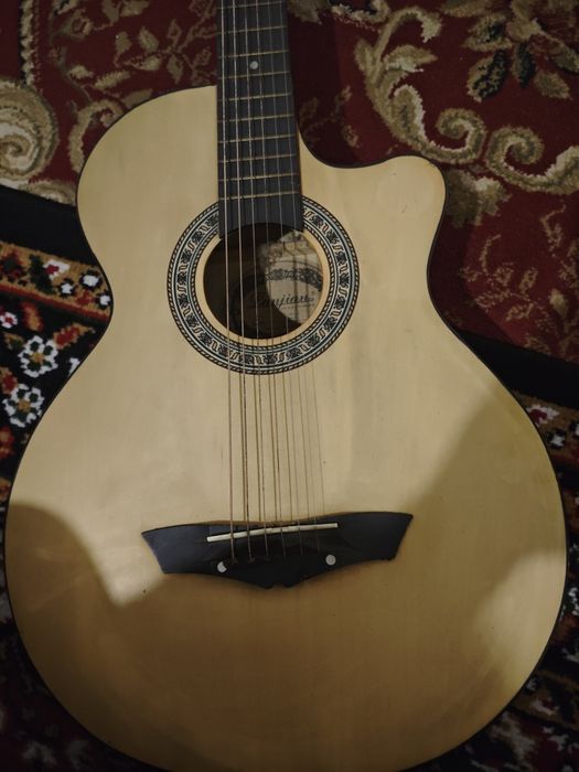 Продам гитару акустическую
