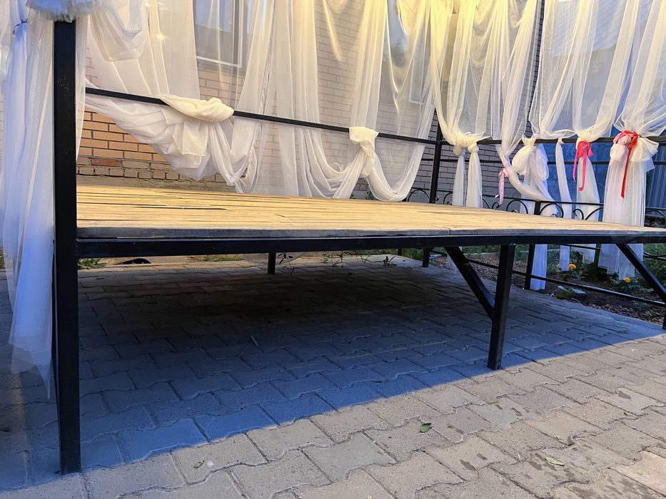 Продам беседку тапчан