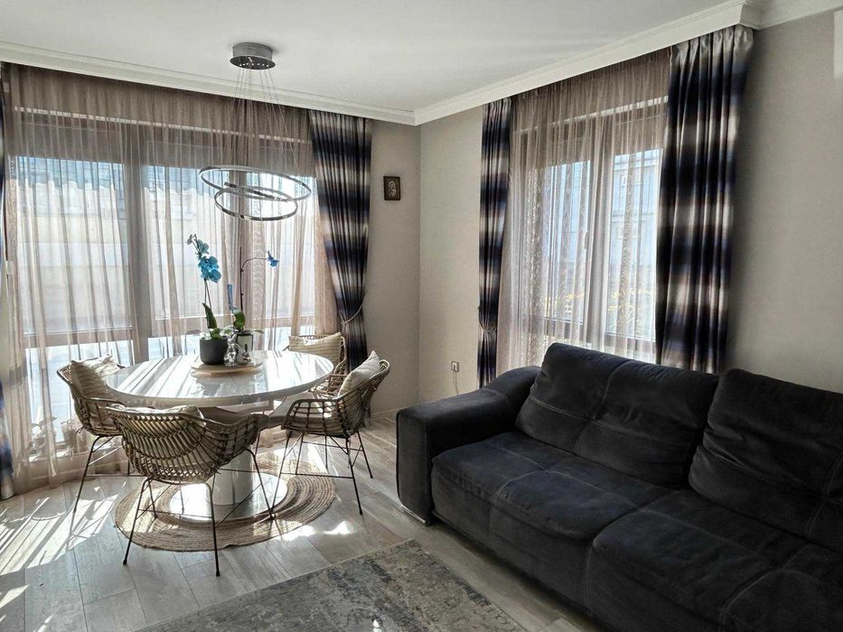 Дава се под наем Тристаен апартамент в Бургас, Център - 90 кв.м за 816 € - Снимка #2