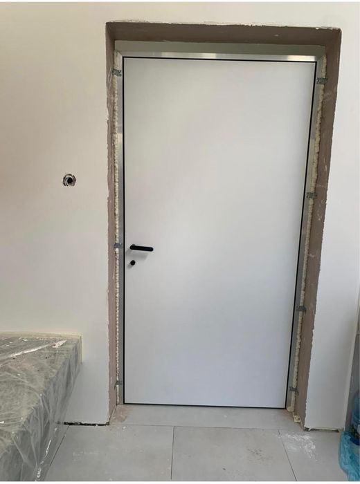 Ușă Filomuro Premium – Schelet Aluminiu Italian – Izolație Vată Minerală – Pregătită pentru Vopsire/Placare