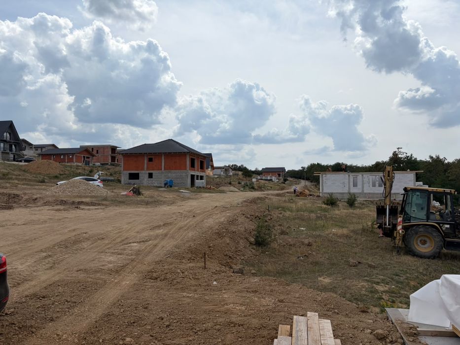 Vand urgent casa in rosu