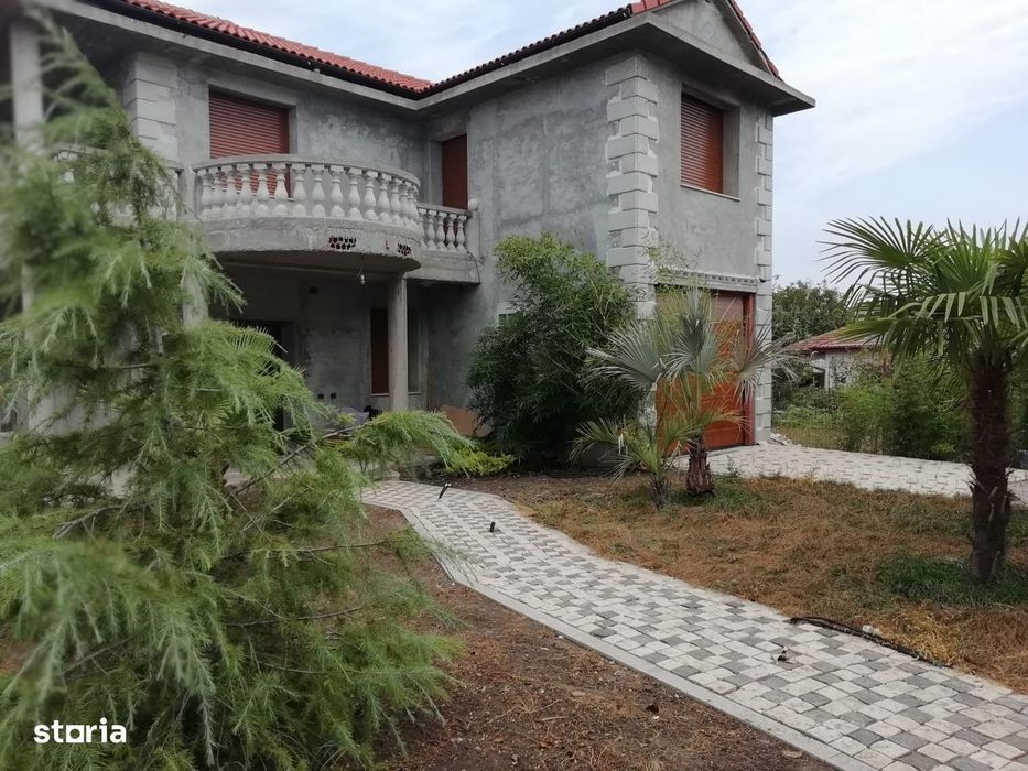 Casă de vânzare în cărămidă garaj, curte