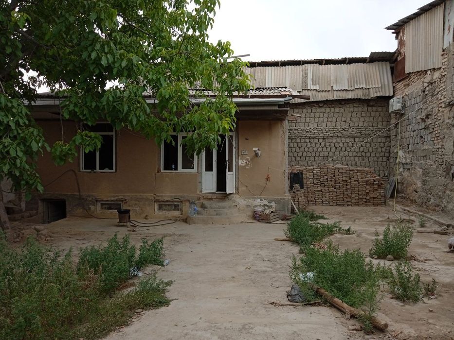 Ховли сотилади адрес бульвар 8 мактаб йонига 2.5 сутук 40000$