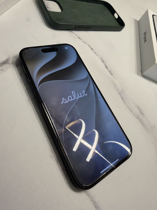 iPhone 15 128GB negru cu 2 huse