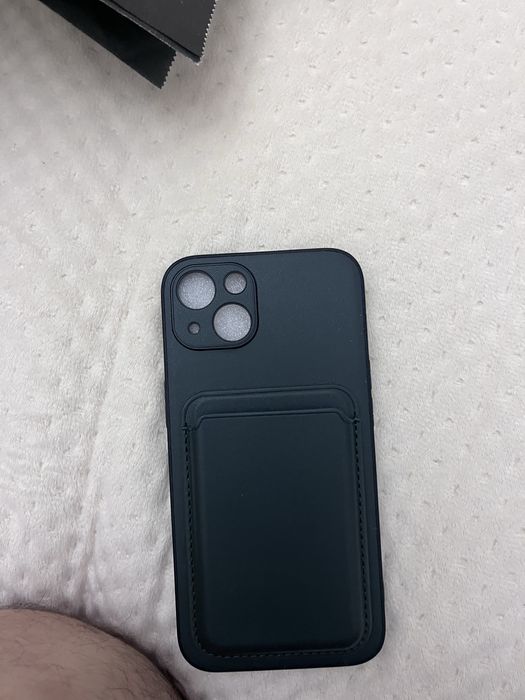 Продам чехлы на Айфон 13