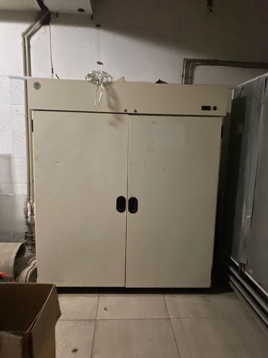 Холодильник большой