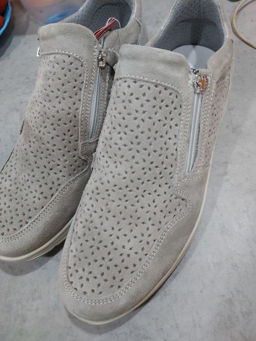 Vand pantofi de dama