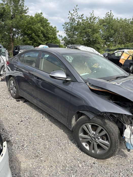 Hyundai Elantra 2.0 MPI на части