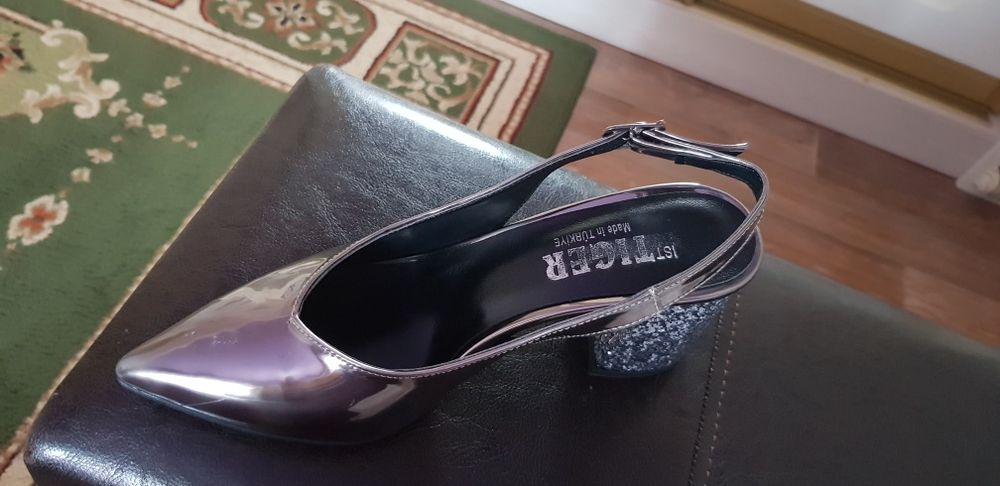 Босоножка новая киілмеген