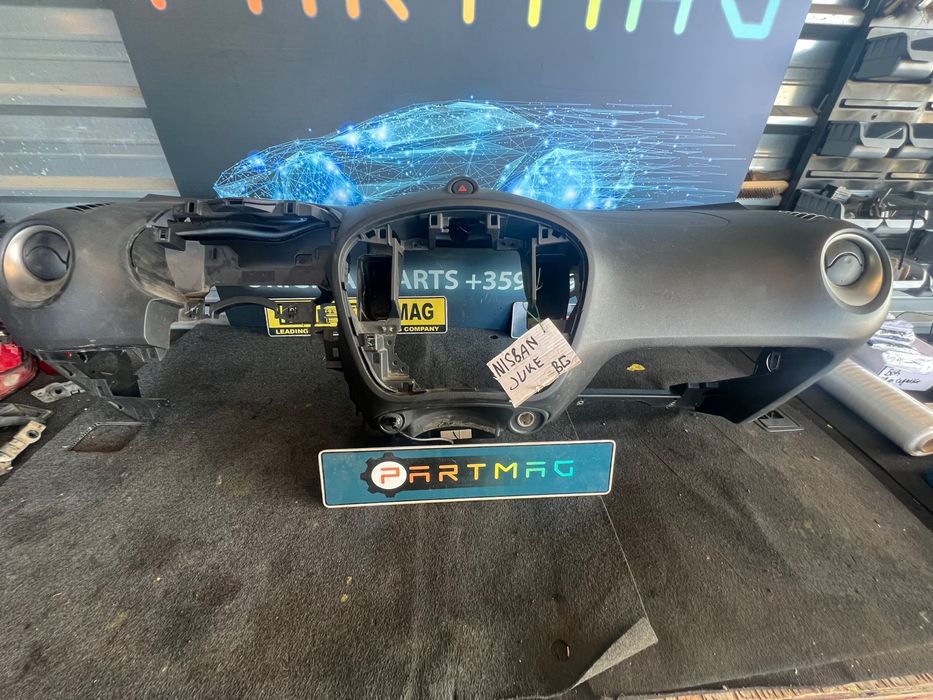 Арматурно табло Nissan Juke Нисан жук с капачка