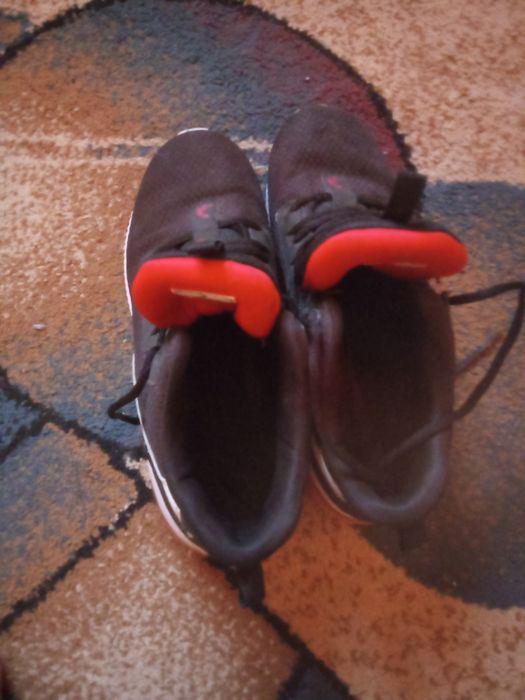 Vand papuci de baschet shaq originali.