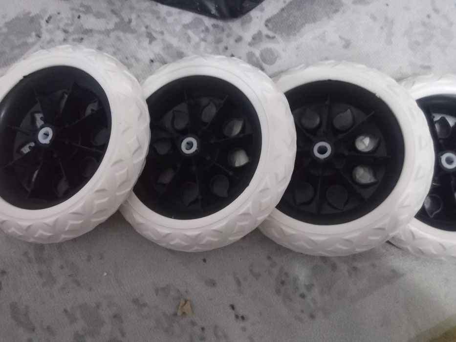 Продам колеса для коляски новые