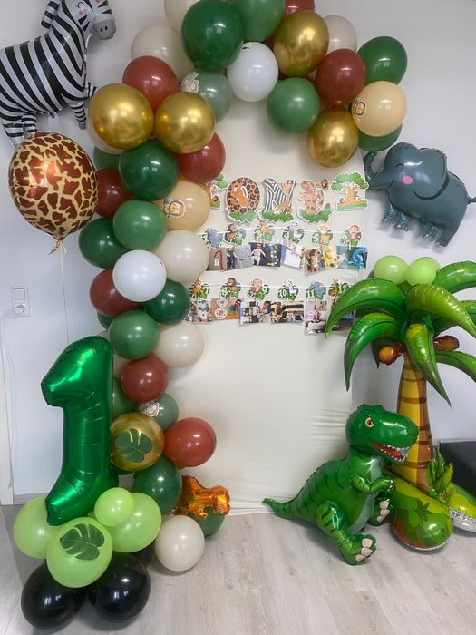 Арка, декоративни масички, поставки и обемни цифри под наем