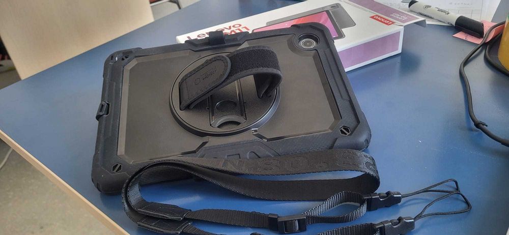 Vand Tableta Lenovo M11 GSM, Stylus, husa Tech Protect