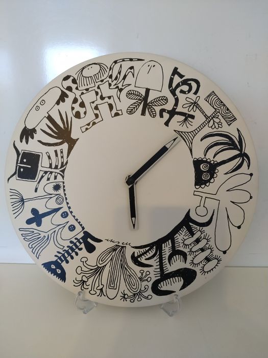 Настольная лампа  и настенные часы