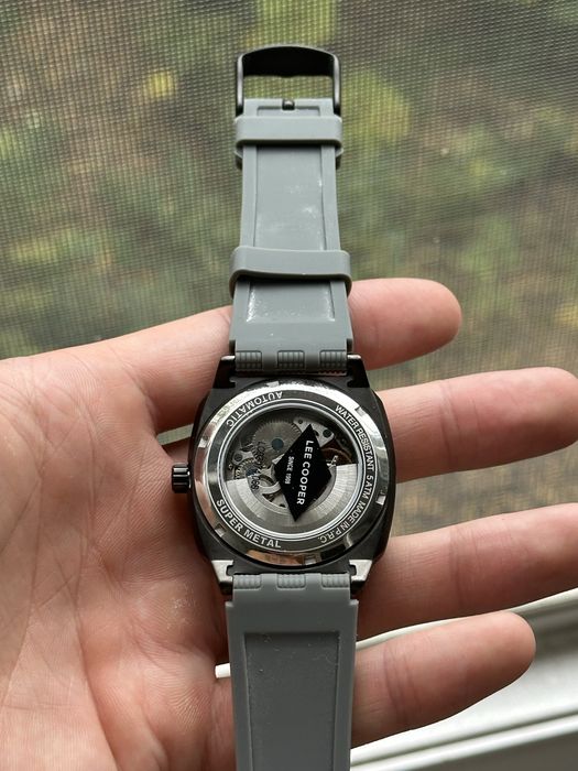 Продам механичесике часы Lee Cooper