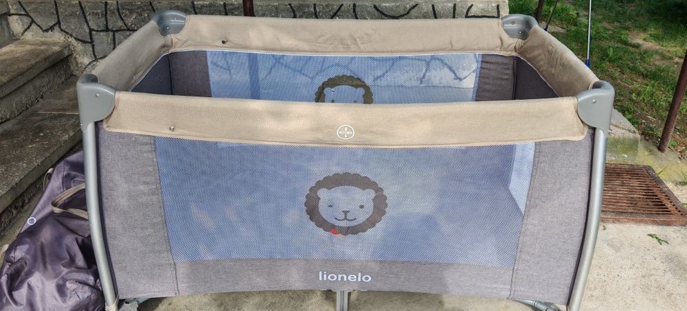 Pătuț pliant cu  leganare Lionelo