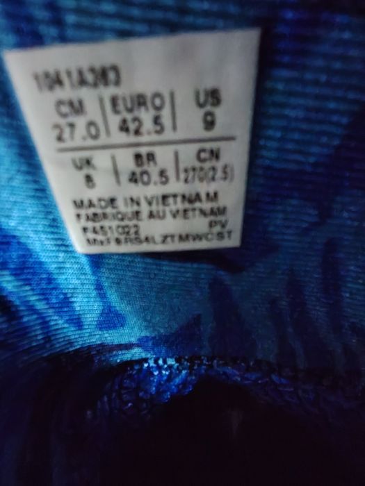 Продам кроссовки Асикс