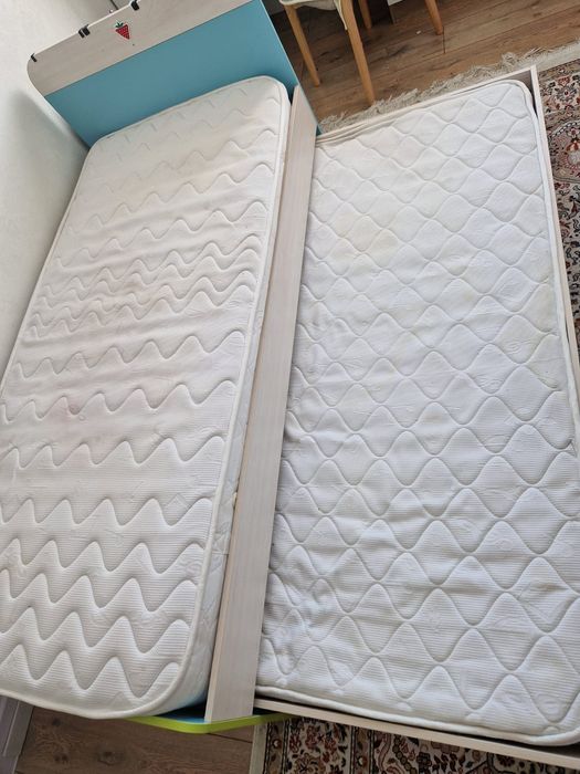 Продам двухярусный кровать CILEK