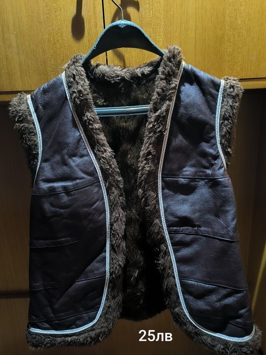 Продавам стари дрехи