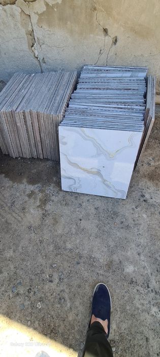 B/U Kafel 0.60×0.60 sotiladi juda zur holatda