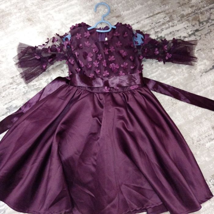 Продам платье на девочку  98