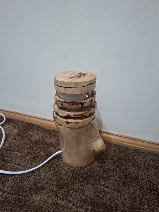 Lampă din lemn de fag
