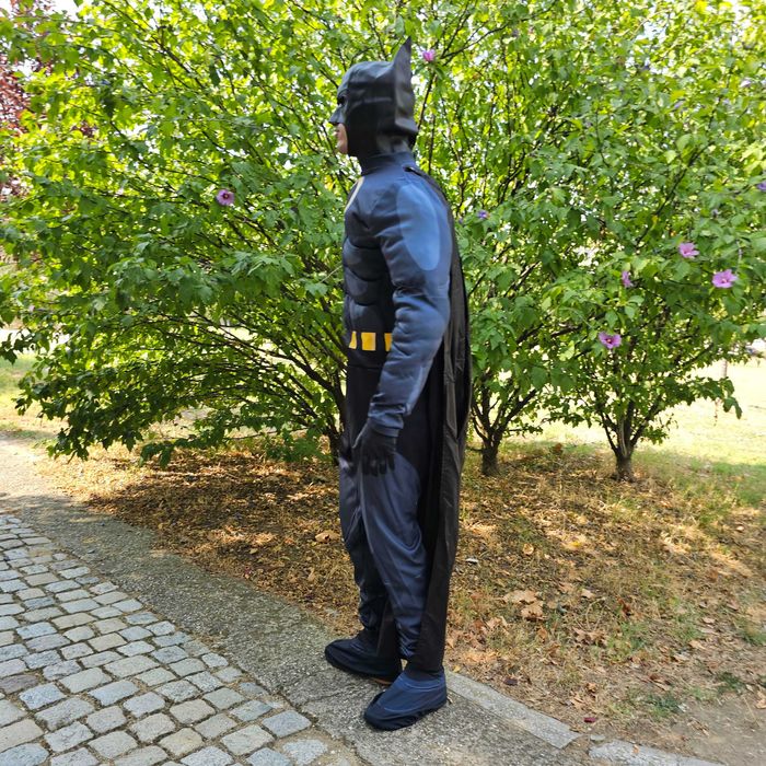 Costum Batman pentru Adulți Profesional – Ideal pentru Petreceri, Evenimente, Carnaval, Cosplay și Animație pentru Copii