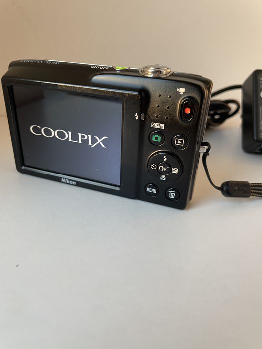 Aparat Foto Digital NIKON COOLPIX S2700 16.0 MP, 8GB, Wide 6X Zoom, HD Movie, Digital Point and Shoot Camera