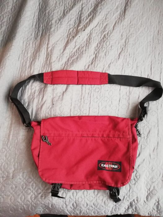 Geanta umar Eastpak