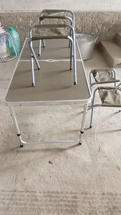 Столь и стулья для отдыха